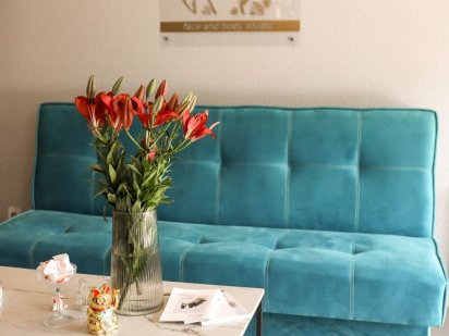 Оренда кушетки для масажиста, майстра татуажу. Місце для манікюру. Хмельницький