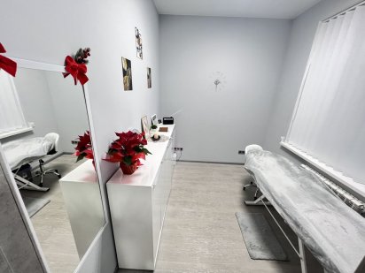 Оренда кабінет в салоні краси/ з великим вікном Бровари