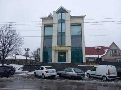 4 поверхи по 130м2+сховище в центрі