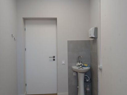 Здам в довгострокову оренду кабінет  по пр. Перемоги  5 Луцк