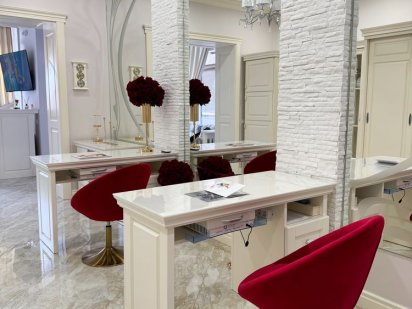 Оренда робочого місця для майстра мінікюра Івано-Франківськ