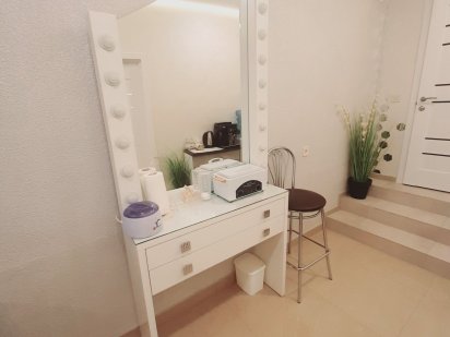 Оренда для бровиста або візажиста з матеріалами повністю облаштоване Луцьк