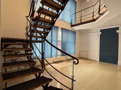 Оренда дворівневого приміщення в центральній частині міста_SS Івано-Франківськ