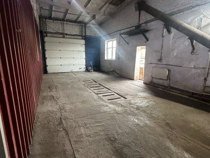 Складські приміщення  в районі пл.Визволення в центрі міста Кривий Ріг