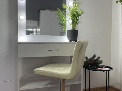 Суборенда бровиста чи візажиста, майстра манікюру, нарощування вій Рівне