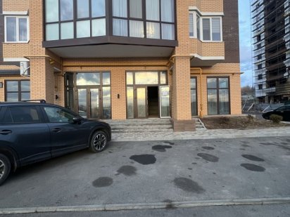 ОРЕНДА фасадного комерційного приміщення73м2 .400$ Черновцы