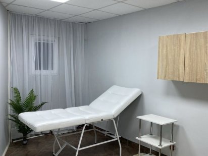 Обладнаний косметологічний кабінет, масаж, манікюр, тату салон тощо Ужгород