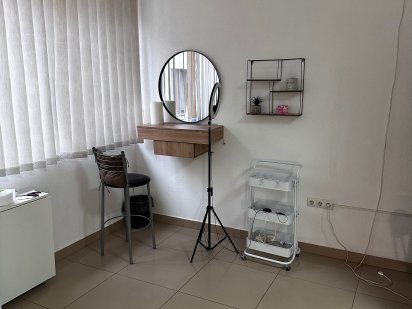 Оренда робочого місця бровист/візажист Ужгород