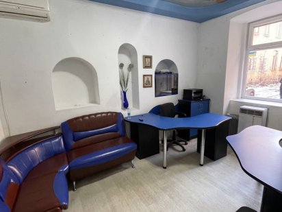 Здається офіс в оренду , центр Черновцы