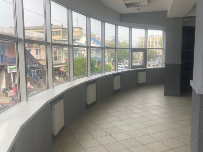 Сдам в оренду фасадне приміщення  82м.кв Черновцы