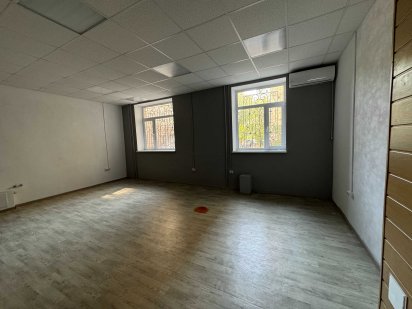 Приміщення з власним входом на Митниці біля кафе - "Шо Тут?" Черкаси