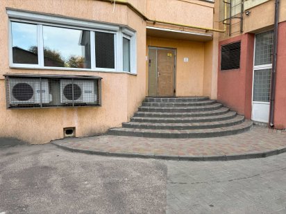 Оренда приміщення з окремим входом + підвал з вантажним ліфтом Черкаси