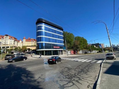 М. Олімпійська, Протасів Яр 10. Фасадна будівля 2200м. Офіс, клініка Київ