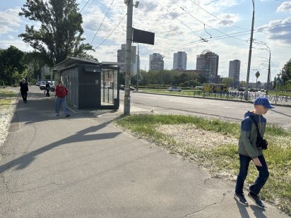 Аренда киоска / остановочного комплекса Ул. Героев полка Азов 28 Київ