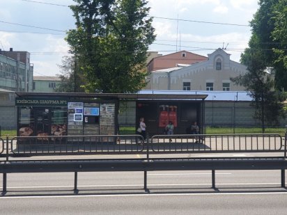 Срочно сдам МАФ - половину остановочного комплекса  Победы 53 Киев