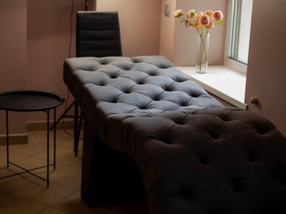 Оренда кушетки в самому центрі для майстрів. Фасад Житомир