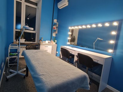 Аренда кабинета с кушеткой и зеркалом на 2 места м. Театральная Киев