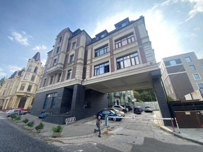 Оренда окремої офісної будівлі на Подолі, Воздвиженка, 931 кв.м Київ