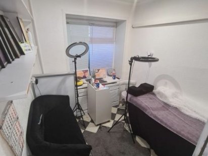 Місце лешмейкера. Сдається кушетка, лешмейкеру на повний місяц