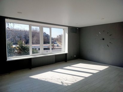 Здам офісне приміщення з ремонтом в районі пр. Соборного.