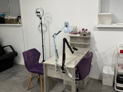 СВЕТ есть, Рабочее место мастера маникюра/бровиста/визажиста р-н Дафи Дніпро