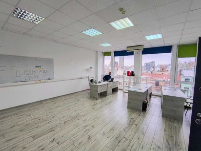 Оренда 103 кв.м. 4 кабінети  Центр/Фасад/Власник ст.м. П.Спорту Киев