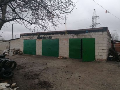 Сдам в аренду три гаража одним помещением.