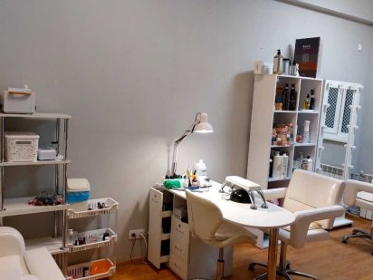 Аренда парикмахерского кресла и мастера маникюра