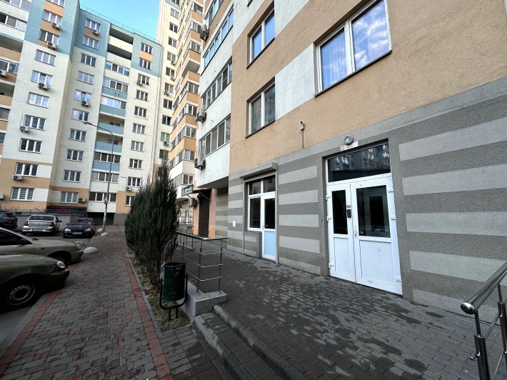 БЕЗ %, оренда приміщення, Виноградар, 35м2, Данченка, ФАСАД - фото 1