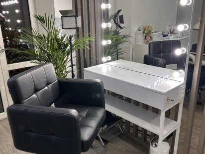 Оренда візажисту / бровісту / зачіски Київ