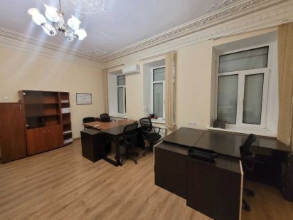 Оренда офіса 64 м2 Подол Контрактова Поштова н/ф світло завжди Киев