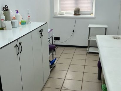 Кабинет в салоне красоты мастерам перманентного макияжа,есть кушетка Днепр