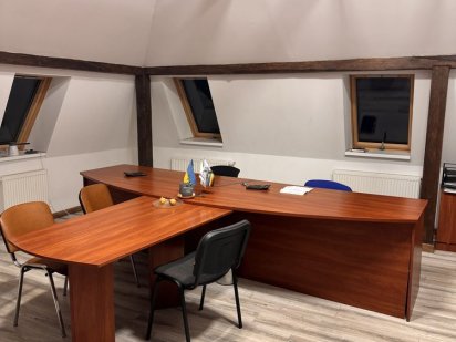 Мансардний офісь поблизу центру . Львов