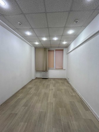 Здам офіс 16,5м2, з ремонтом, вул. Сверстюка, метро Лівобережна 5 хв - фото 1