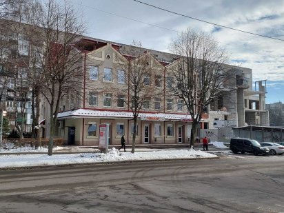 офіс 76 м2 в бізнес-центрі "Партнер": три кімнати з коридором Львов