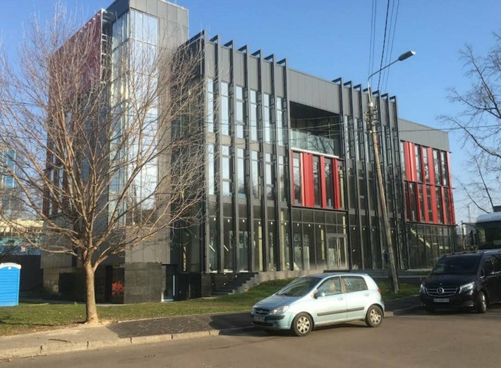 Аренда помещений БЦ. ПАРОВОЗ 1400 м² !!!  Пл. Петра Крывоноса 1 . - фото 1