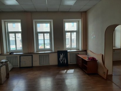 Без комиссии.Свет всегда.Хозяин.Две комнаты.65 м.Центр возле метро Київ