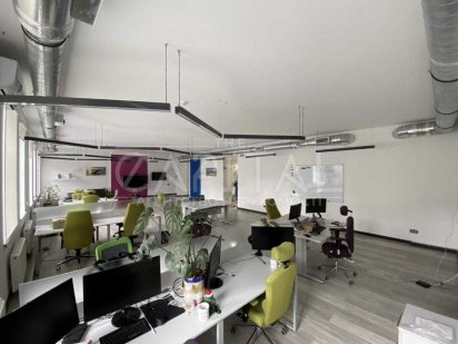 Окрема будівля, м. "Контрактова площа", 638 м2  Нижній Вал 31/18 Київ