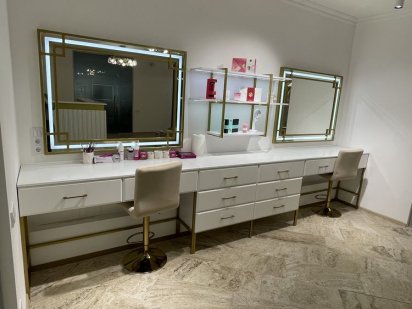 Аренда места визажиста бровиста