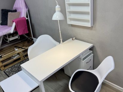 Місце для майстра манікюру Київ