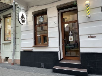 Здам в оренду приміщення.В Барбершопі. В центрі міста.Я власник.ДЕШЕВО Львов