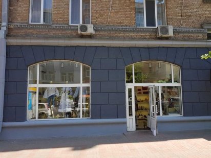 Аренда. Фасад. Огромные витринные окна. 122 м2. Магазин. ул. Шота Р. Киев