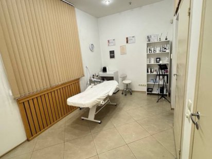 Сдам офис с водой в Центре , по улице Жуковского  ком услуги включены Дніпро