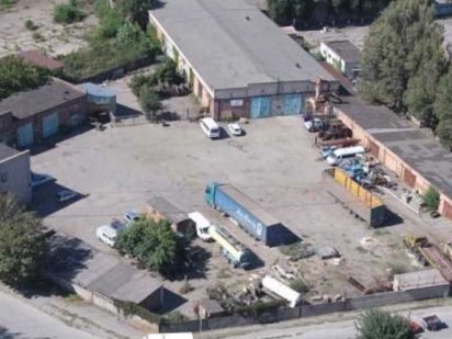 Здам гараж, приміщення під склад та офіс. Стоянка машин.