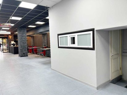 Сдам небольшую торговую площадь в ТЦ, хороший трафик Дніпро