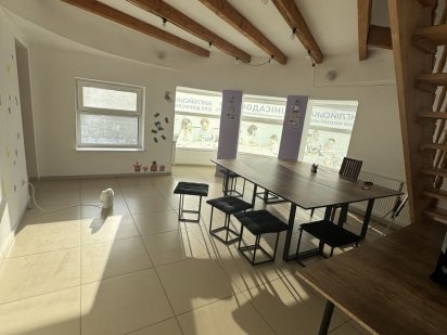 Кабінет з окремим входом та 2 поверхом на вулиці Сихівській Львов