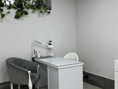 Робоче місце манікюру та педикюру Львов