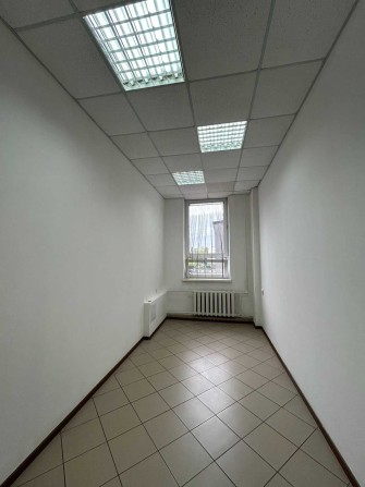 Здам офіс 13,4м2 в БЦ, 2 поверх, вул.Сверстюка, метро Лівобережна 5хв - фото 1