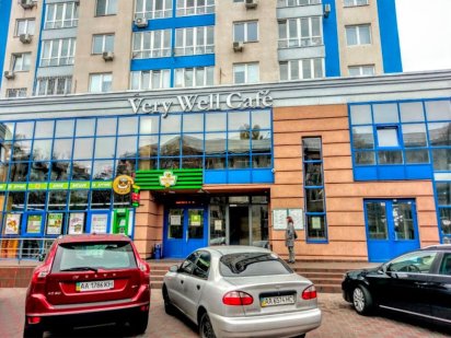 Кавʼярня, ЖК Зелений Острів, поруч посольство США, ФАСАД, трафік Киев