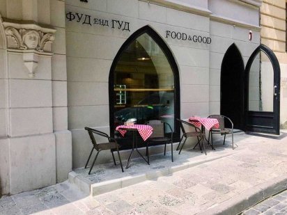 оренда ресторану в центрі вул. Друкарська. Фасадний вхід та вікна. Львов